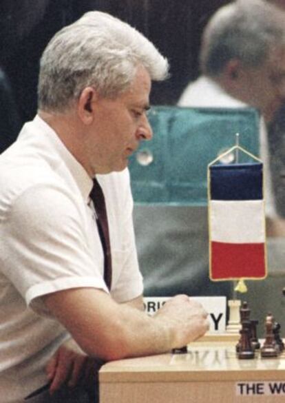Boris Spassky, durante la partida que jugó contra Bobby Fischer en Serbia en 1992.