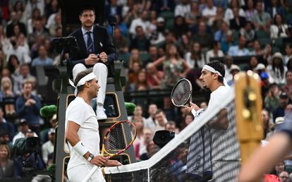 Nadal y Sonego dialogan tras el partido. 
