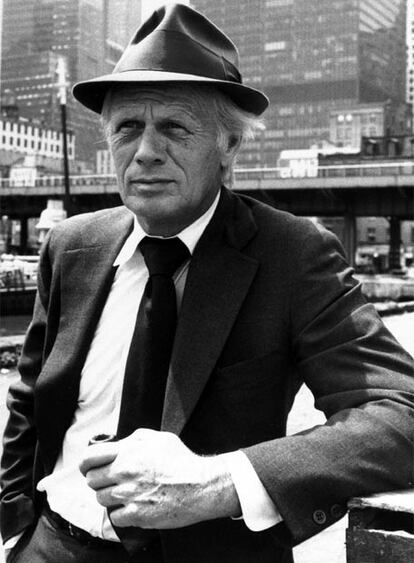 Richard Widmark en una interpretación del detective Madigan.