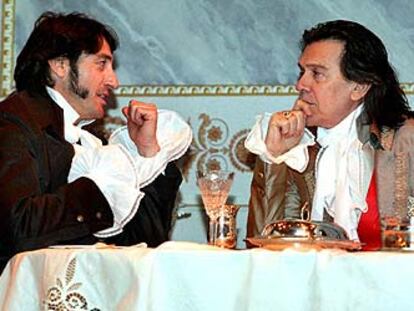Carmelo Gómez (a la izquierda) y Josep Maria Flotats, en una escena de <i>La cena</i>.