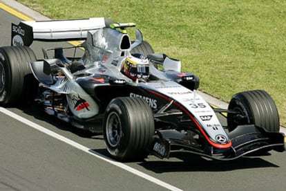 De la Rosa conduce el McLaren durante un entrenamiento.