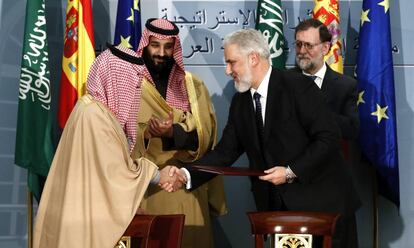 Estaban García Vilasánchez, en abril del año pasado, durante la firma del contrato venta de cinco corbetas a Arabia Saudí,en presencia de Bin Salmán y Rajoy.