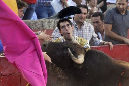 Fotografía facilitada por La Gaceta de Salamanca, de la cornada recibida por Fortes.