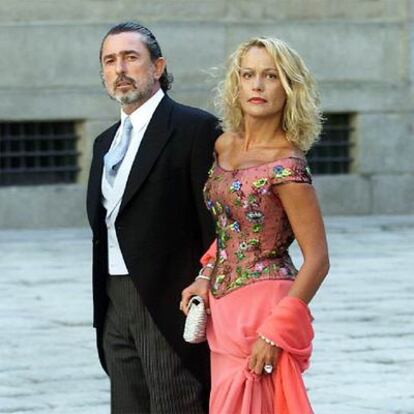 El jefe de la trama, Francisco Correa, y su esposa, en la boda de la hija de José María Aznar.