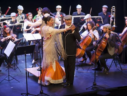 Actuación del grupo Camerata Musicalis en el Teatro Apolo.