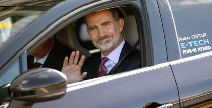 El Rey Felipe VI subido en un Renault Capture, que empezará a fabricarse este año en la fábrica de Renault en Valladolid.