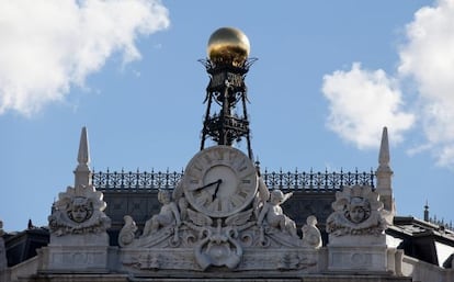 Reloj del edificio del Banco de Espa&ntilde;a, en Madrid.