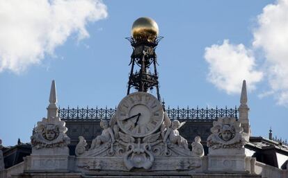 Reloj del edificio del Banco de España, en Madrid.