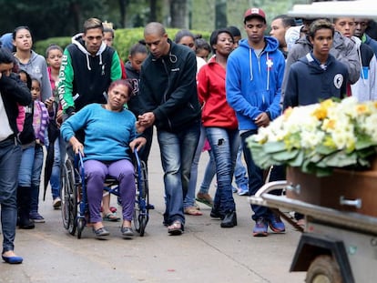 Enterro de Ítalo, morto pela PM aos 10 anos em São Paulo.