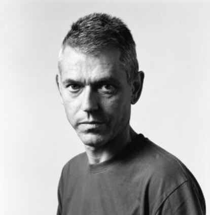 Lluís Calvo, l’autor de "L’endemà de tot", empresona els personatges en la geografia física del Raval. carles mercader