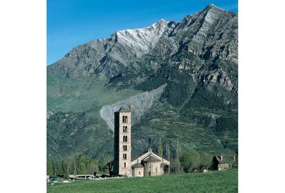 El conjunto de las iglesias del Valle de Boí está formado por nueve templos románicos construidos en torno al siglo XII y situados en la comarca catalana de la Alta Ribagorza, en Lleida. El conjunto, patrimonio mundial desde 2000, incluye la ermita de San Quirce y las iglesias de San Félix, San Juan de Boí, Santa María de Tahull, Santa María de la Asunción, Santa María de Cardet, de la Natividad, Santa Eulalia y San Clemente, esta última en la imagen.