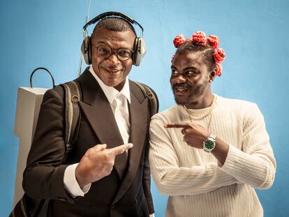 Marcel Desailly es otro de los protagonistas del almanaque de la firma italiana de neumáticos. En la imagen, el exfutbolista francés nacido en Ghana (campeón del mundo con la selecciónd e Francia en 1998) junto a Prince Gyasi.