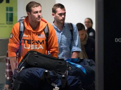 Los miembros del equipo olímpico de natación de EE UU Jack Conger y, a la derecha, Gunnar Bentz.