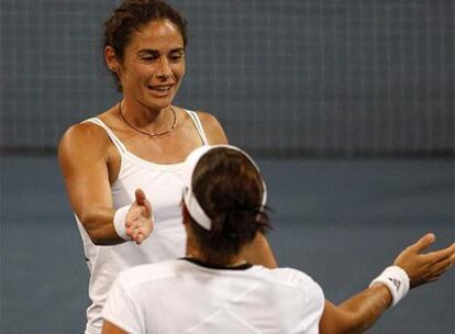 Ruano y Medina celebran uno de los puntos clave para llegar a las semifinales de des Juegos de Pekín y a la lucha por las medallas