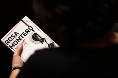 La portada de 'Animales difíciles' durante la presentación del libro en Zaragoza, el 17 de enero.