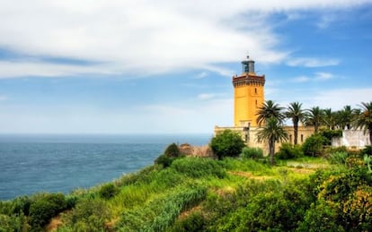 Vistas desde el cabo Espartel, en las cercanías de Tánger (Marruecos), cuyo faro celebra el 150 aniversario de su puesta en marcha.