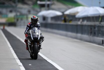 Jorge Lorenzo, en el pit-lane de Sepang.