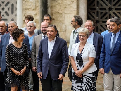 Los ministros de Agricultura de la UE, con el español Luis Planas en el centro, este lunes en Córdoba.