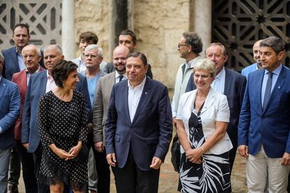 Los ministros de Agricultura de la UE, con el español Luis Planas en el centro, este lunes en Córdoba.