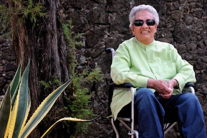 Chavela Vargas, fotografiada el domingo en el jardín de su residencia