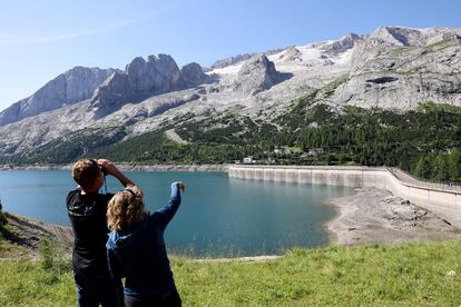 Vista de la cordillera de los Dolomitas (Alpes italianos).