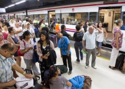 En la imagen, andenes de la estación de Sants de Barcelona. EFE/Archivo