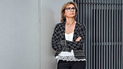 Esther Camacho (Barcelona, 1961) ha Ha trabajado en la empresa privada y, actualmente, en un gremio de fabricantes textiles. Duuo es su primera experiencia de emprendimiento.