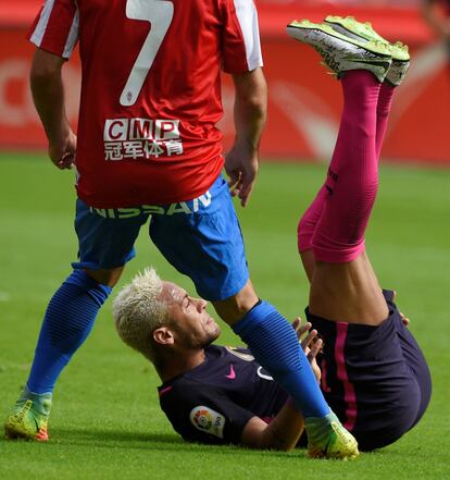 Neymar del FC Barcelona, después de una jugada.