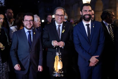 Quim Torra, al centre, amb Roger Torrent (dreta) i Pere Aragonès.