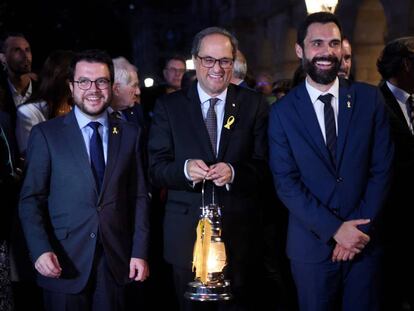 Quim Torra, al centre, amb Roger Torrent (dreta) i Pere Aragonès.