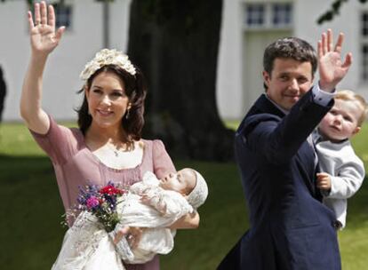 La princesa danesa hija de Frederik y Mary, fue bautizada ayer en Copenhague.