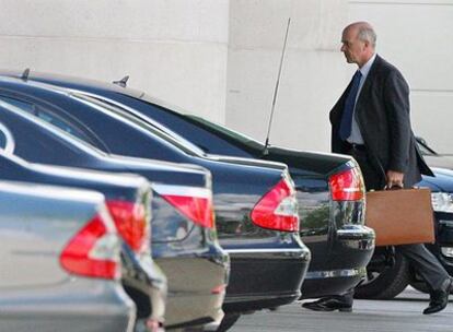 El presidente de General Motors Europa, Carl-Peter Förster, entra en la Cancillería, en Berlín.