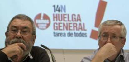 El secretario general de UGT, Cándido Méndez (i), y el de CCOO, Ignacio Fernández Toxo (d). EFE/Archivo