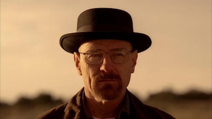 Heisenberg (o de ‘Breaking Bad’, não o físico alemão) é inseparável do seu famoso chapéu. Este elemento na verdade apareceu na rodagem quando Bryan Cranston começou a usá-lo para se proteger do sol. Mas, ao ver seu aspecto, os criadores da série decidiram incluí-lo na trama para contribuir com o peculiar estilo do personagem.