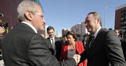 El rector Esteban Morcillo y el presidente Alberto Fabra este martes.
