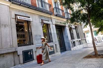 Tienda de Balenciaga de Madrid, en Ortega y Gasset 10, junto a la que se abrirá la primera relojería de Richard Mille en España.