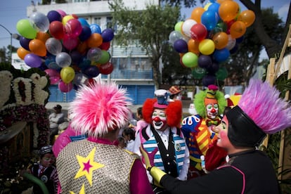 Cientos de payasos se reúnen en una procesión hacia La Villa, en la Ciudad de México.