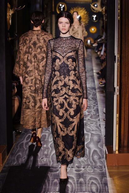 valentino no defrauda en paris con una coleccion sublime