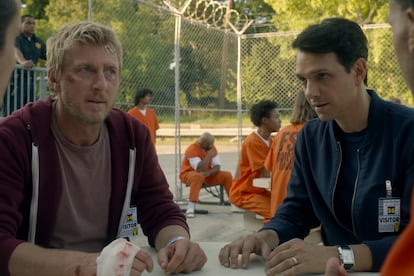 William Zabka y Ralph Macchio, en la tercera temporada de 'Cobra Kai'.