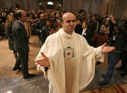 El obispo Munilla, al término de la ceremonia del pasado sábado en la catedral del Buen Pastor de San Sebastián.