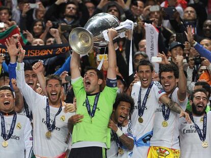 Casillas levanta la Copa de Europa