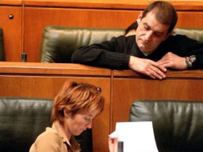 Josu Ternera, en un Pleno del Parlamento vasco en 2002.