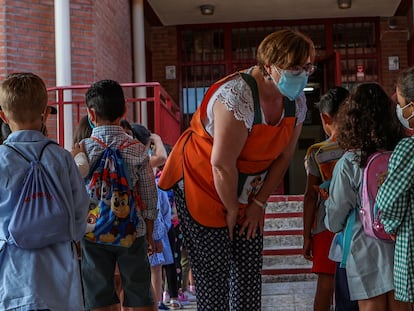 Los alumnos vuelven a las clases este jueves en el colegio Aquisgrán en Toledo, que la semana pasada sufrió daños por la Dana.