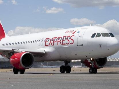 Un avi&oacute;n de Iberia Express.