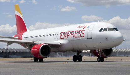 Un avi&oacute;n de Iberia Express.