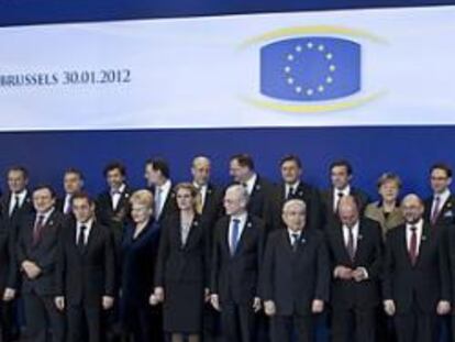 Bruselas renuncia a la austeridad como única salida de la crisis
