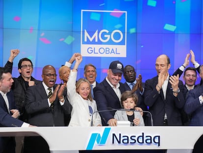 Maximiliano Ojeda, fundador de MGO, aprieta el timbre de inicio de sesión en el Nasdaq el pasado martes.