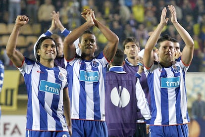 Los jugadores del Oporto saludan a sus aficionados y festejan la vuelta a una final europea desde 2004.