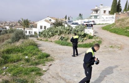 La casa del cantaor Enrique Morente, quien se encuentra en estado de muerte cerebral, ha sido asaltada esta noche. Al menos ha sido sustraído un coche.