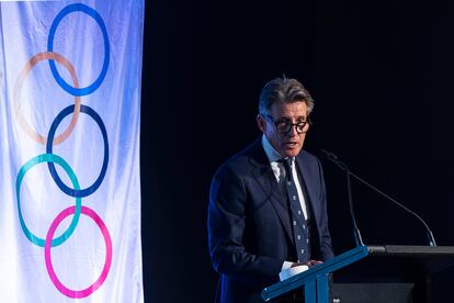 Sebastian Coe habla durante un acto en memoria del atleta Kevan Gosper el 17 de septiembre en Australia.